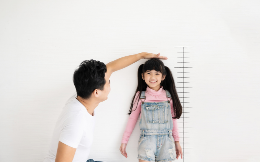 Dậy thì sớm có ảnh hưởng lâu dài đến chiều cao?