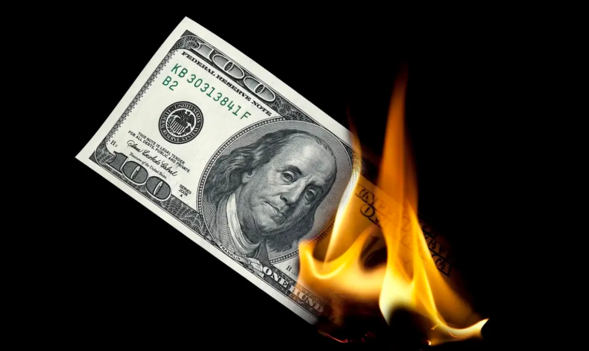 Đồng USD mạnh nhờ Fed cứng rắn và giá dầu khó lường