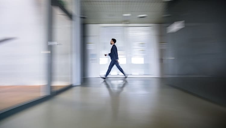 Tập luyện có thể bù đắp hoàn toàn cho việc ngồi làm việc 6 giờ mỗi ngày không?