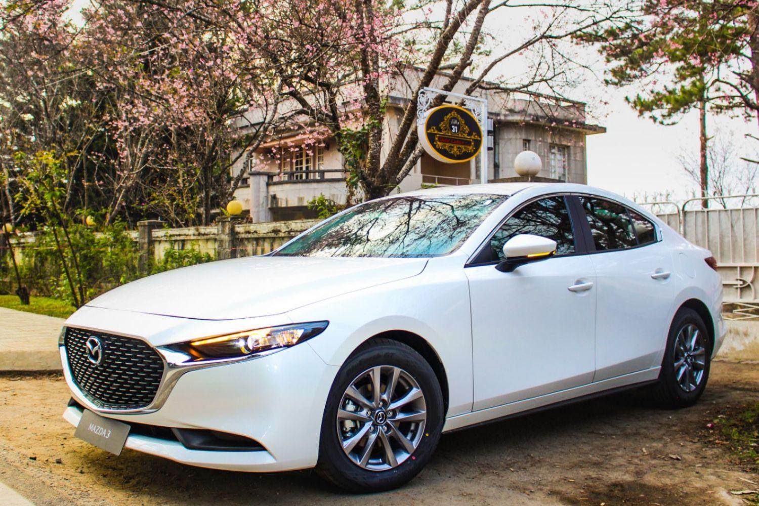 Mazda3 độc chiếm 80% thị phần sedan hạng C: Khoảng trống đối thủ và sự đổi chiều thị hiếu