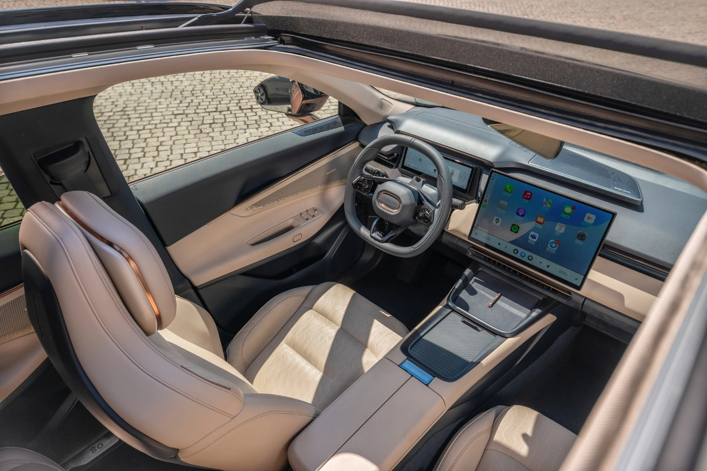 Công nghệ PHEV: Xe sang điện hóa không lệ thuộc trạm sạc