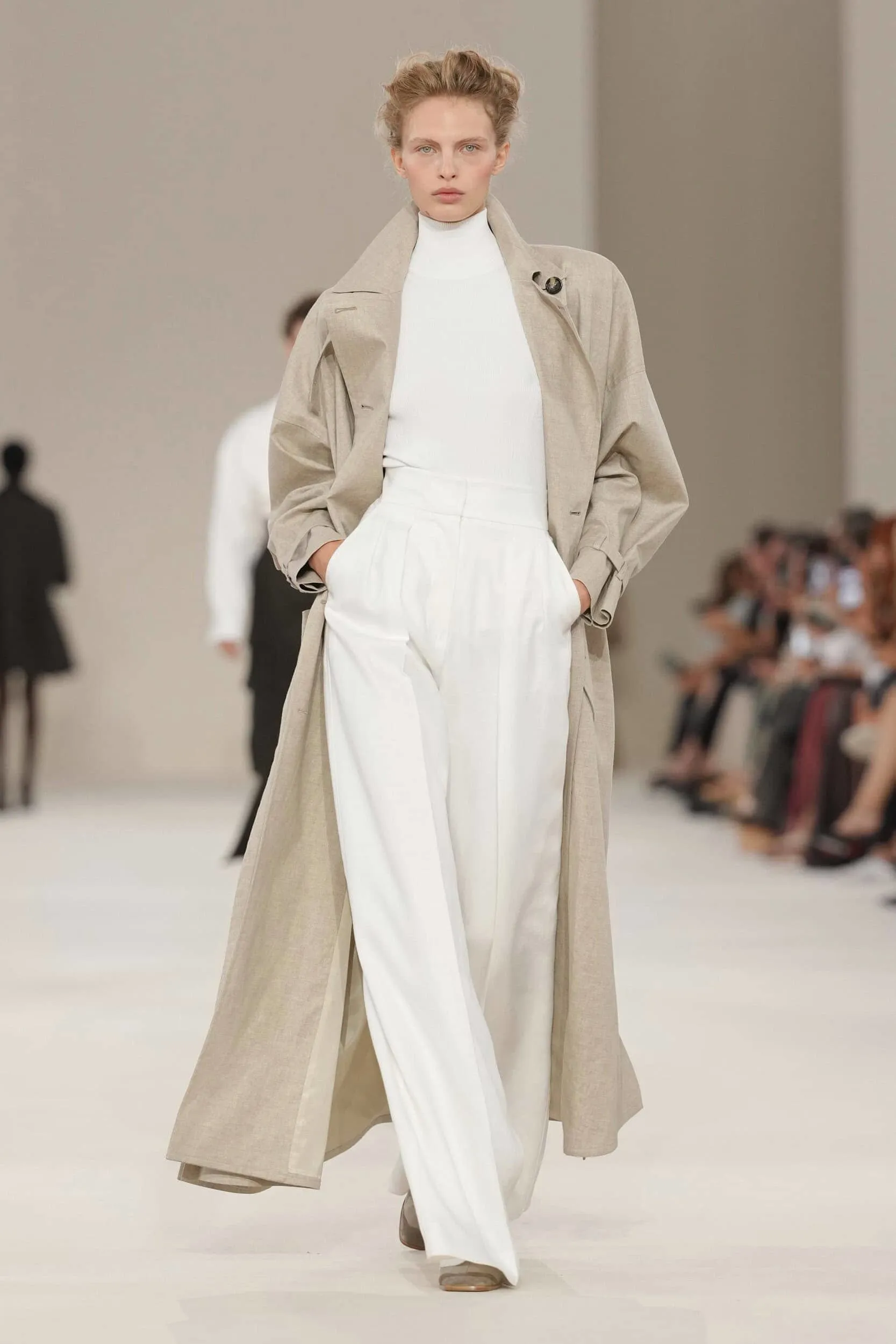 Burberry, Max Mara dan Ferragamo Bentuk Visi Musim Semi Mewah