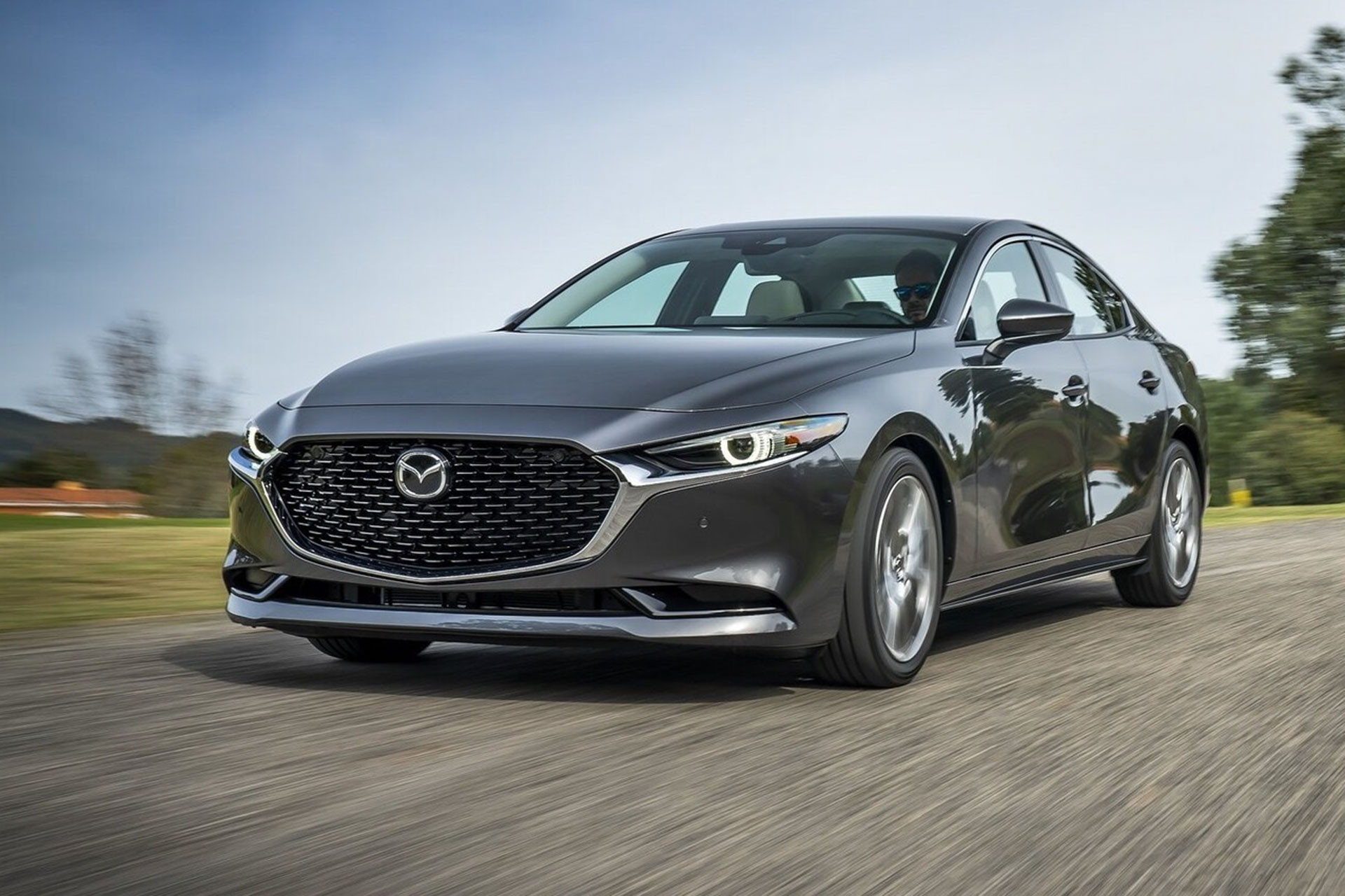 Những tính năng công nghệ trên ô tô bạn trả tiền nhưng không dùng