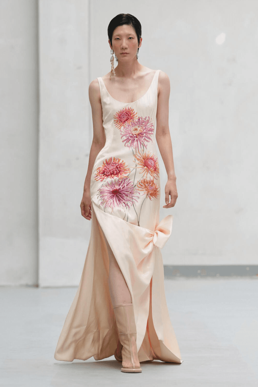 Phan Đăng Hoàng tái hiện cổ tích Tấm Cám trên sàn diễn Milano Fashion Week với 40 thiết kế độc đáo