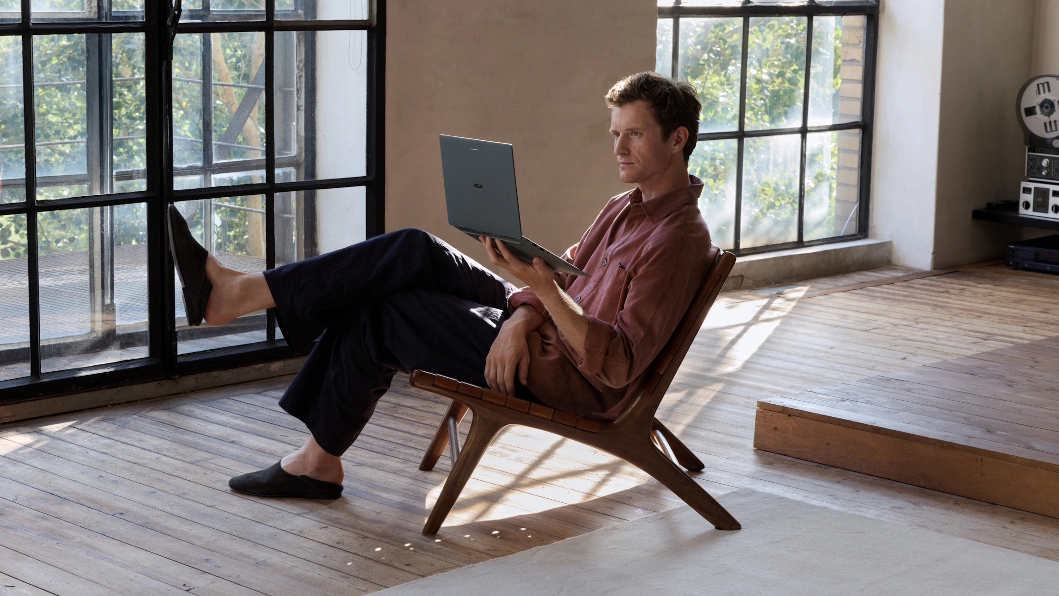 ASUS Googlebook 14: laptop Android siêu nhẹ với chip Panther Lake và Gemini AI