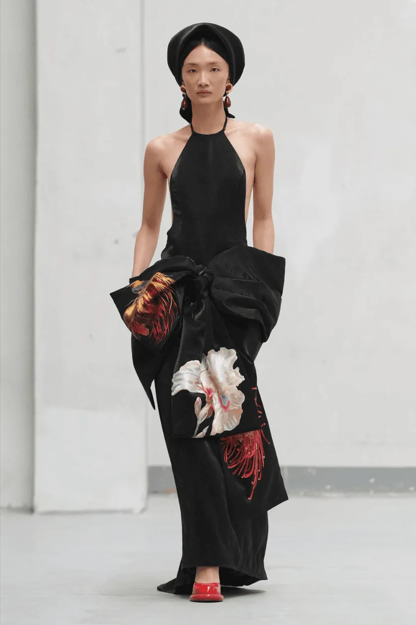 Phan Đăng Hoàng tái hiện cổ tích Tấm Cám trên sàn diễn Milano Fashion Week với 40 thiết kế độc đáo