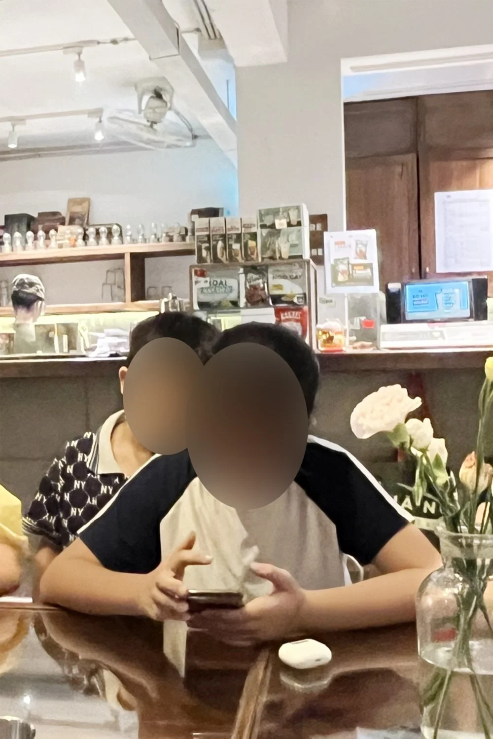 Phim AI ngắn và vòng lặp nghiện: Cái giá phải trả cho giấc ngủ và sức khỏe tâm thần