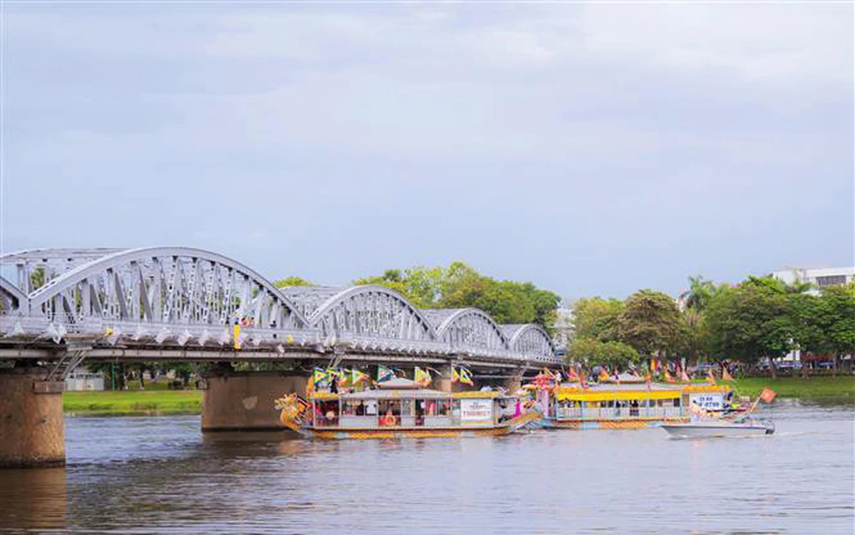 Tàu hỏa đầu máy hơi nước Huế–Đà Nẵng: cú hích mới cho du lịch di sản