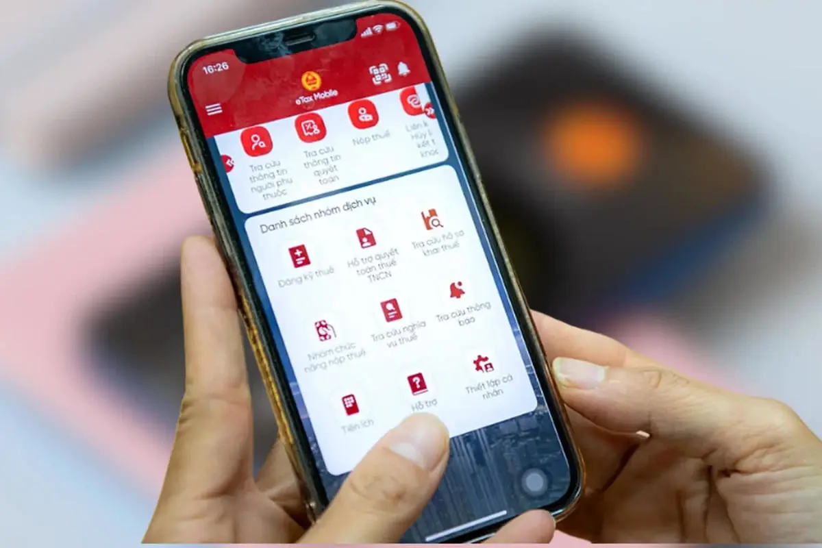 Hộ kinh doanh kê khai thuế qua Chatbot AI trên eTax Mobile