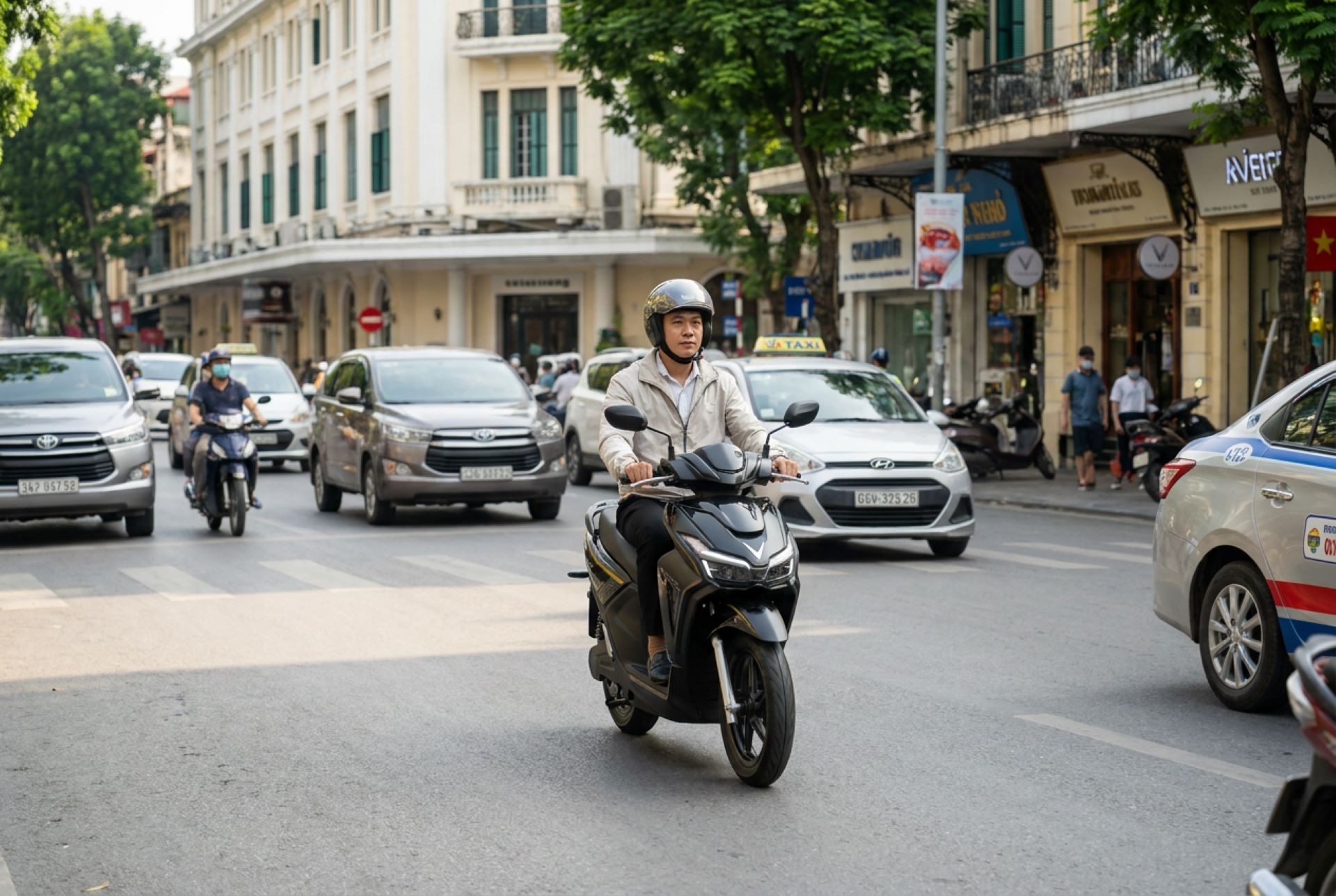 Chuyển từ xe xăng sang VinFast điện: nên chọn Kinet hay VF MPV 7?