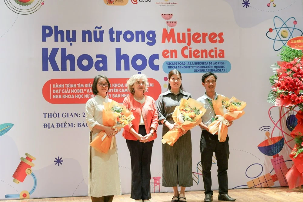 Triển lãm Phụ nữ trong Khoa học: Khi lớp học STEM bước ra bảo tàng