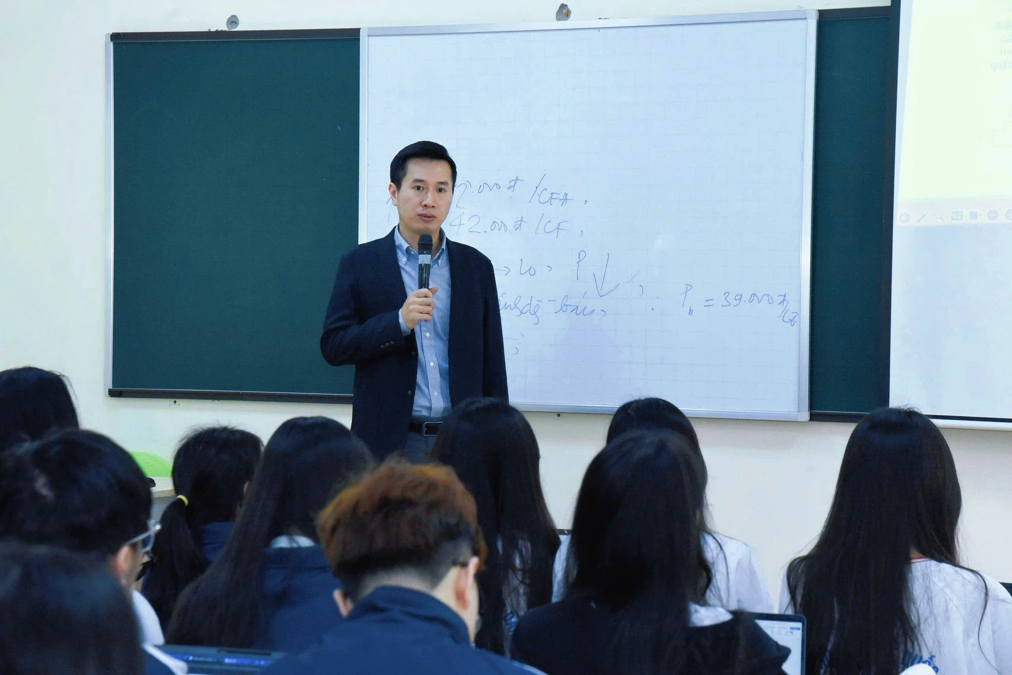 Chiến lược giáo dục đại học: Từ hạ tầng tri thức đến top 100 thế giới