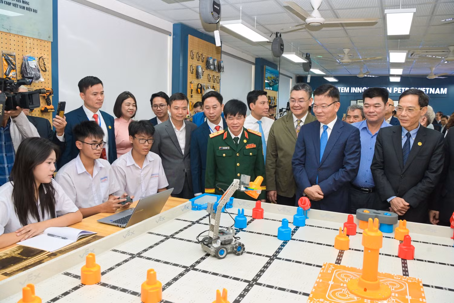 Mạng lưới 108 phòng thực hành STEM: cú hích đổi mới dạy học