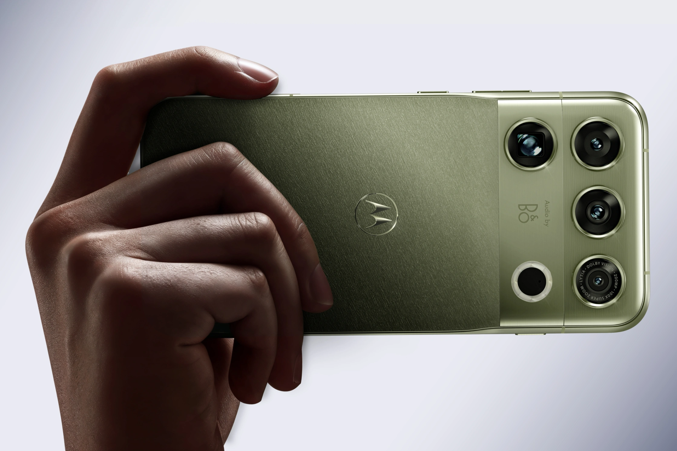 Motorola Signature 27: tham vọng mang camera chuyên nghiệp xuống tầm trung