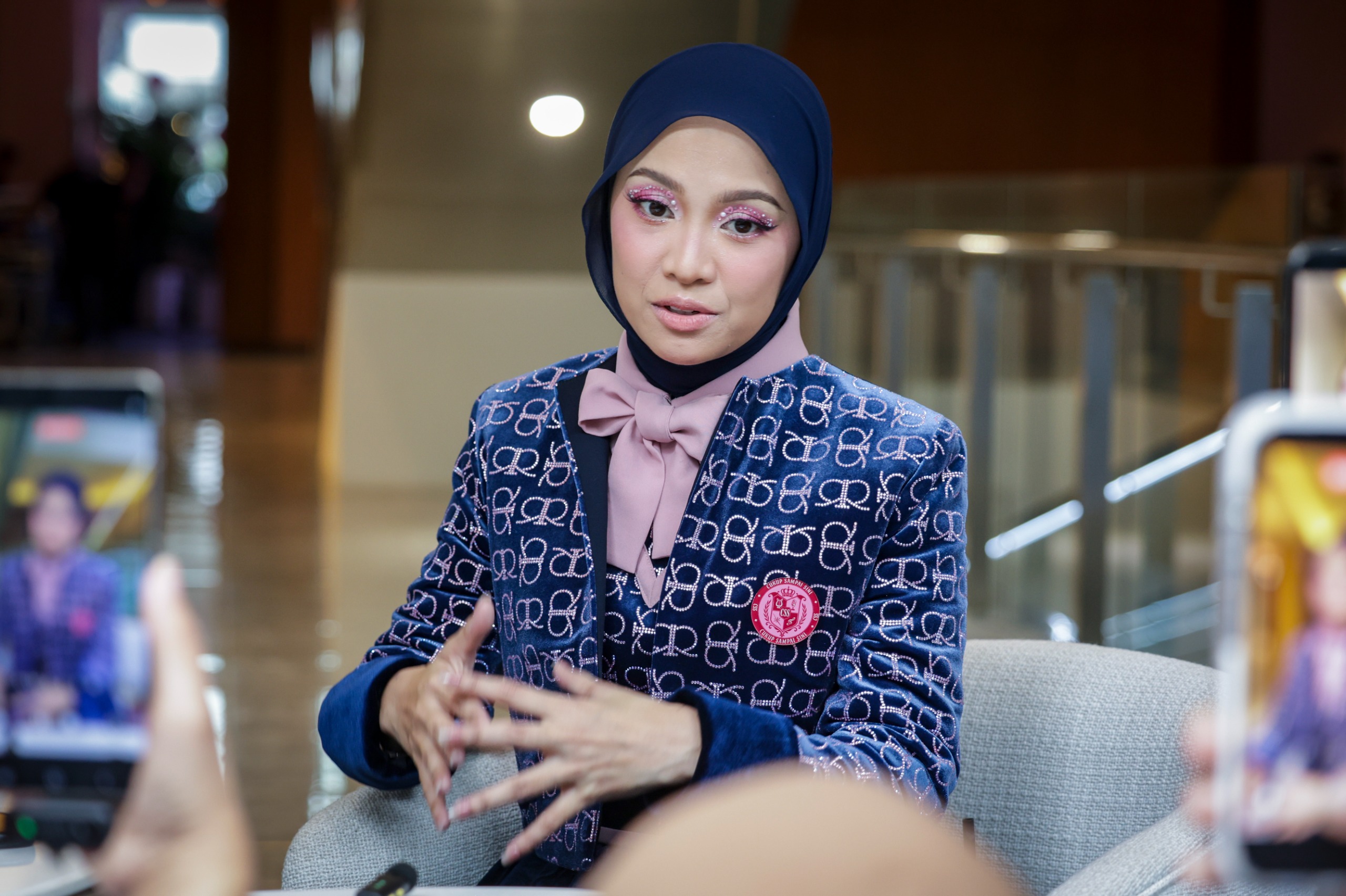 Bagaimana Nabila Razali Menghadapi Kritikan Siber Tanpa Mengorbankan Sensitiviti Keluarga