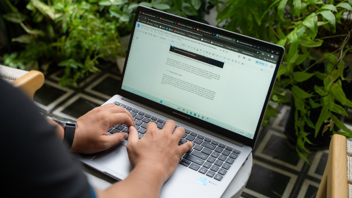 Chọn laptop sinh viên: cấu hình tối ưu cho từng ngành