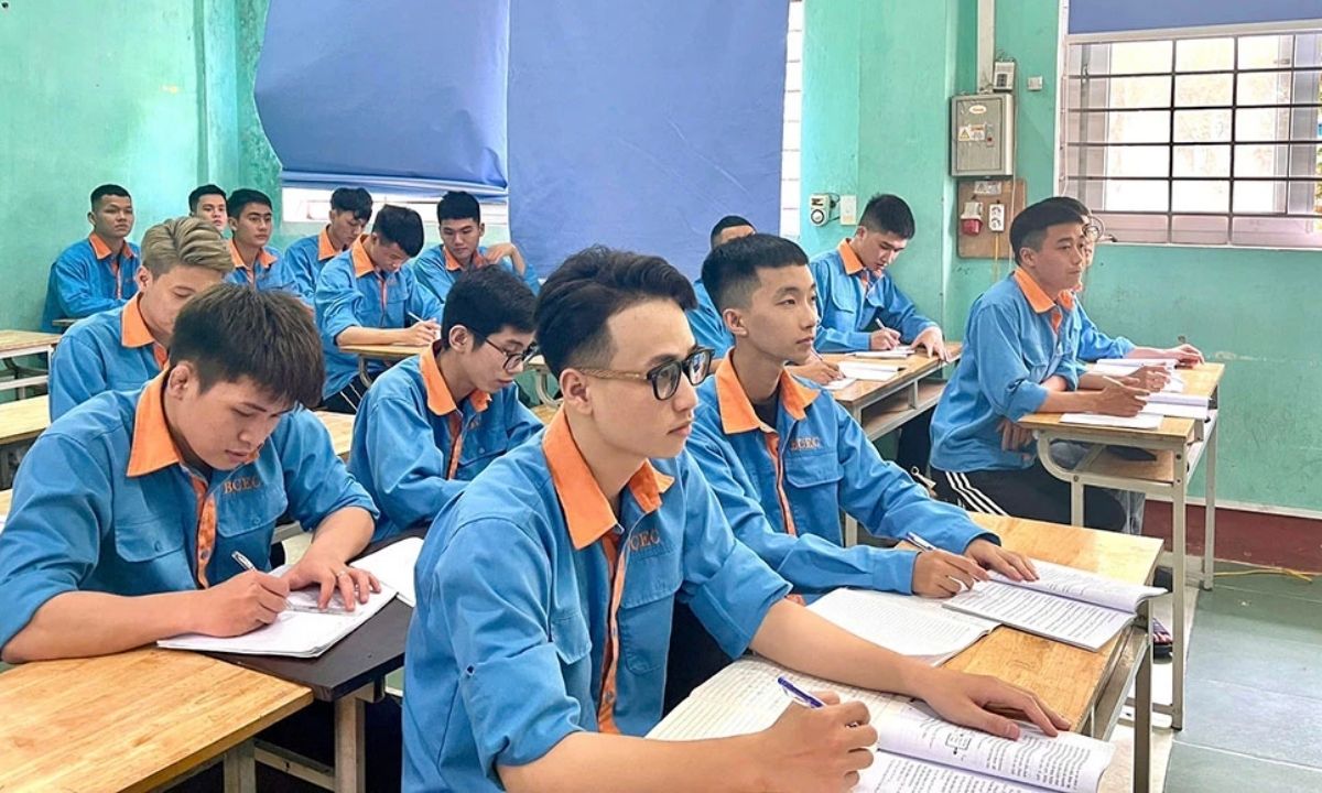 Học sinh trung học nghề phải học kiến thức THPT nào?