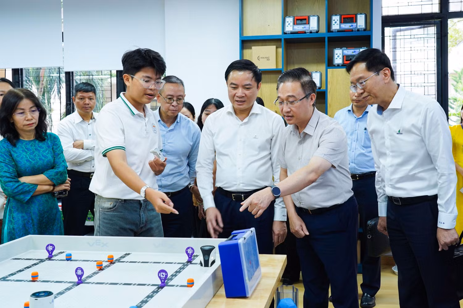 Mạng lưới 108 phòng thực hành STEM: cú hích đổi mới dạy học