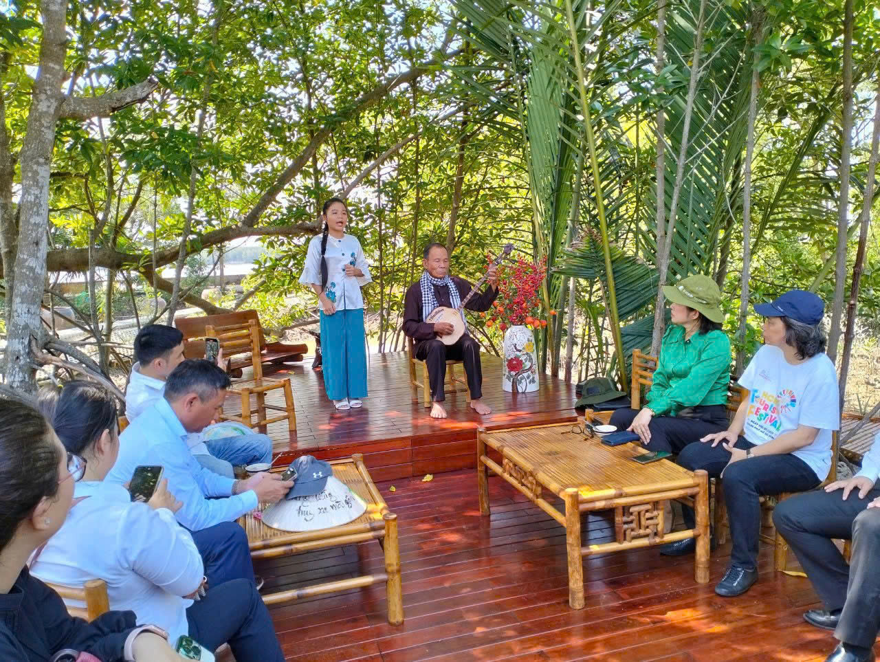 Du lịch cộng đồng để thoát nghèo: Khi du khách tiết kiệm vẫn nuôi dưỡng sinh kế địa phương