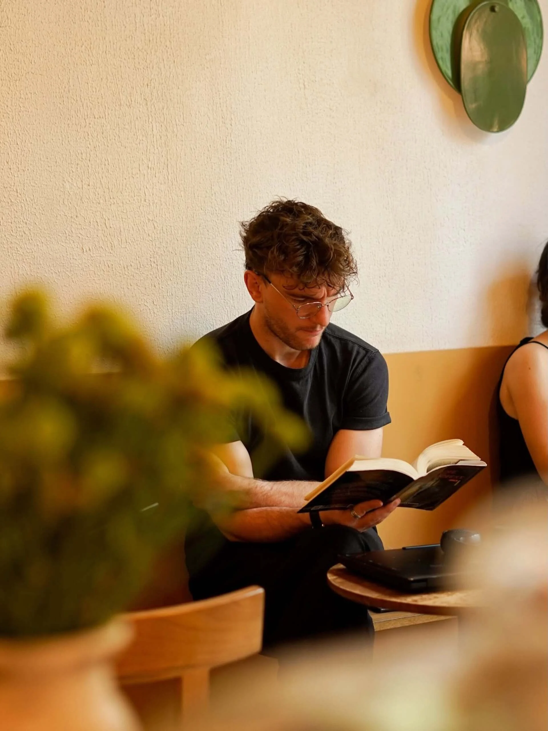 Phin cà phê Việt biến sự cố mất điện thành cơ hội ở Paris