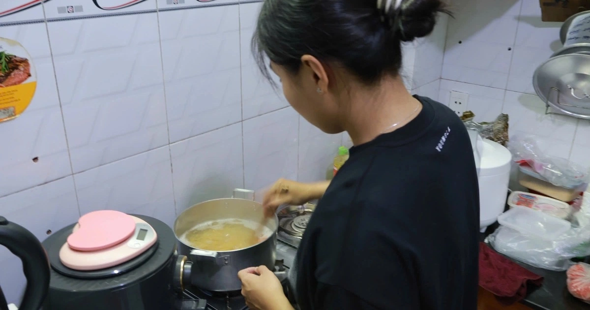 Từ bếp nhà đến sự nghiệp: Gen trẻ nấu ăn thuê kiếm tiền