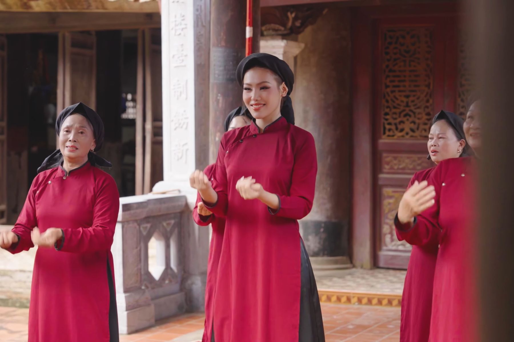Đỗ Cẩm Ly đưa hát xoan Phú Thọ lên sân khấu Miss Cosmo