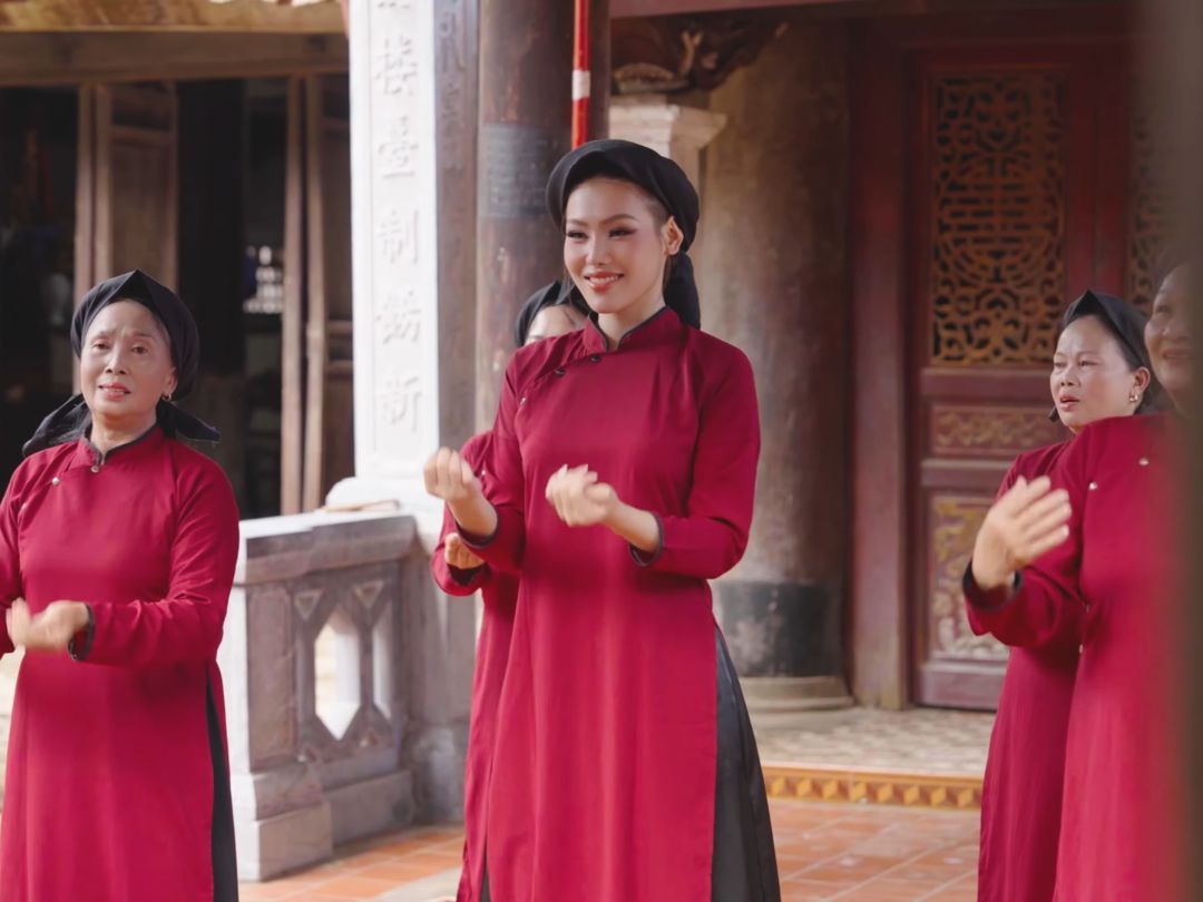 Đỗ Cẩm Ly mang hát xoan Phú Thọ lên sân khấu Miss Cosmo quốc tế