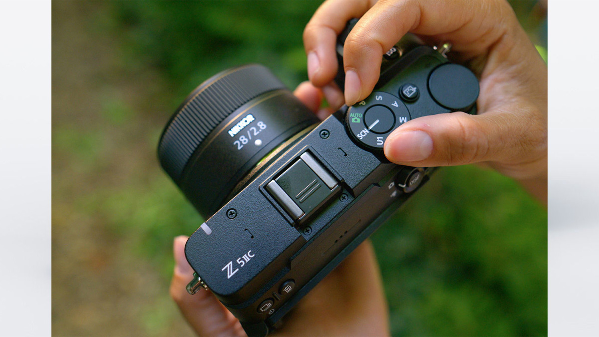 Nikon Z5IIC: Bỏ viewfinder để đổi lấy full-frame nhỏ gọn