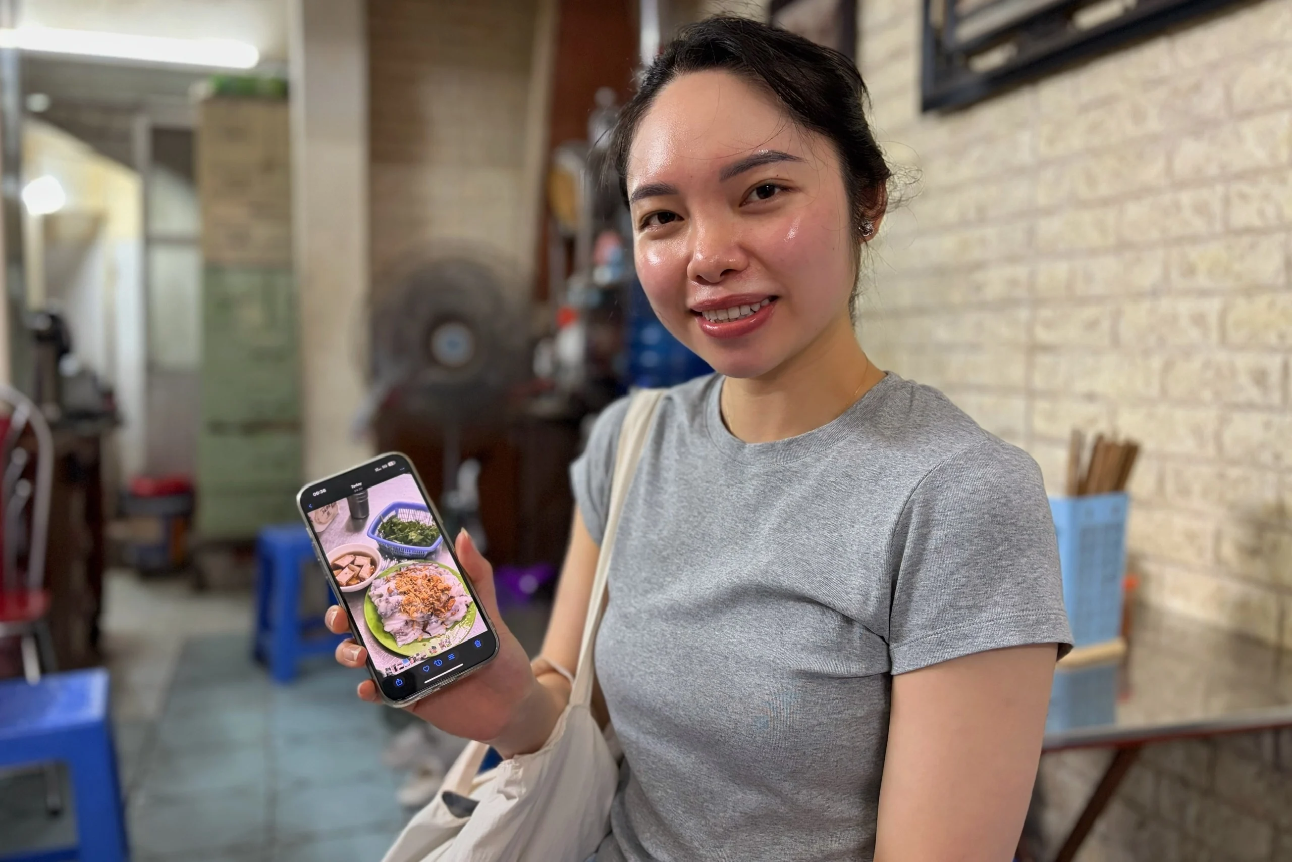 Những quán ăn sáng huyền thoại Hà Nội và sợi dây gắn bó nửa thế kỷ