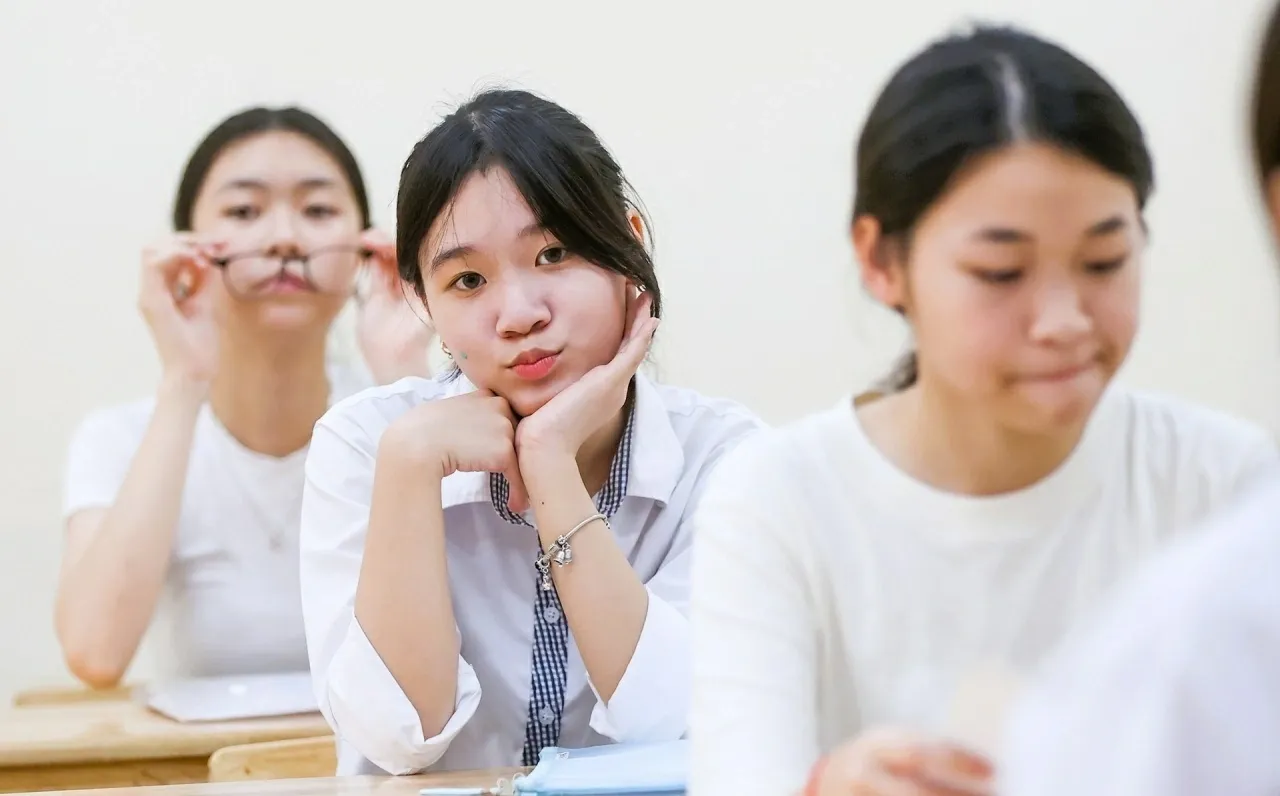 Kỳ thi tuyển sinh lớp 10 sắp chỉ còn hai môn Toán và Ngữ văn: Nên mừng hay lo?