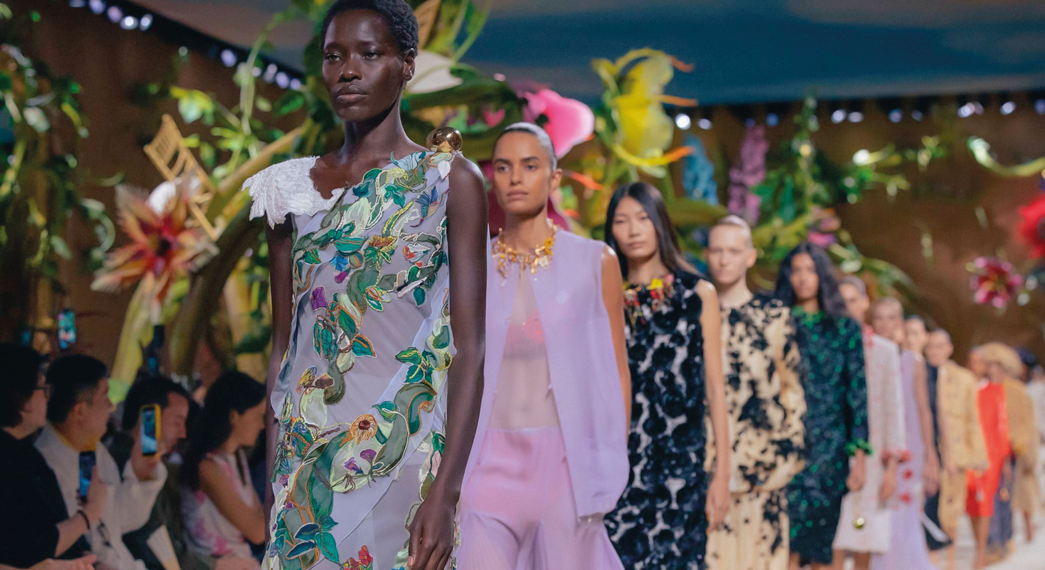 Từ cổ tích đến haute couture: fantasy Á Đông chinh phục sàn diễn