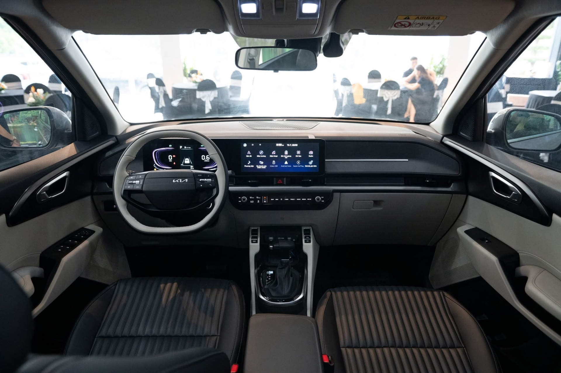 Kia Carens facelift: SUV hóa, công nghệ mới và sức ép lên Xpander