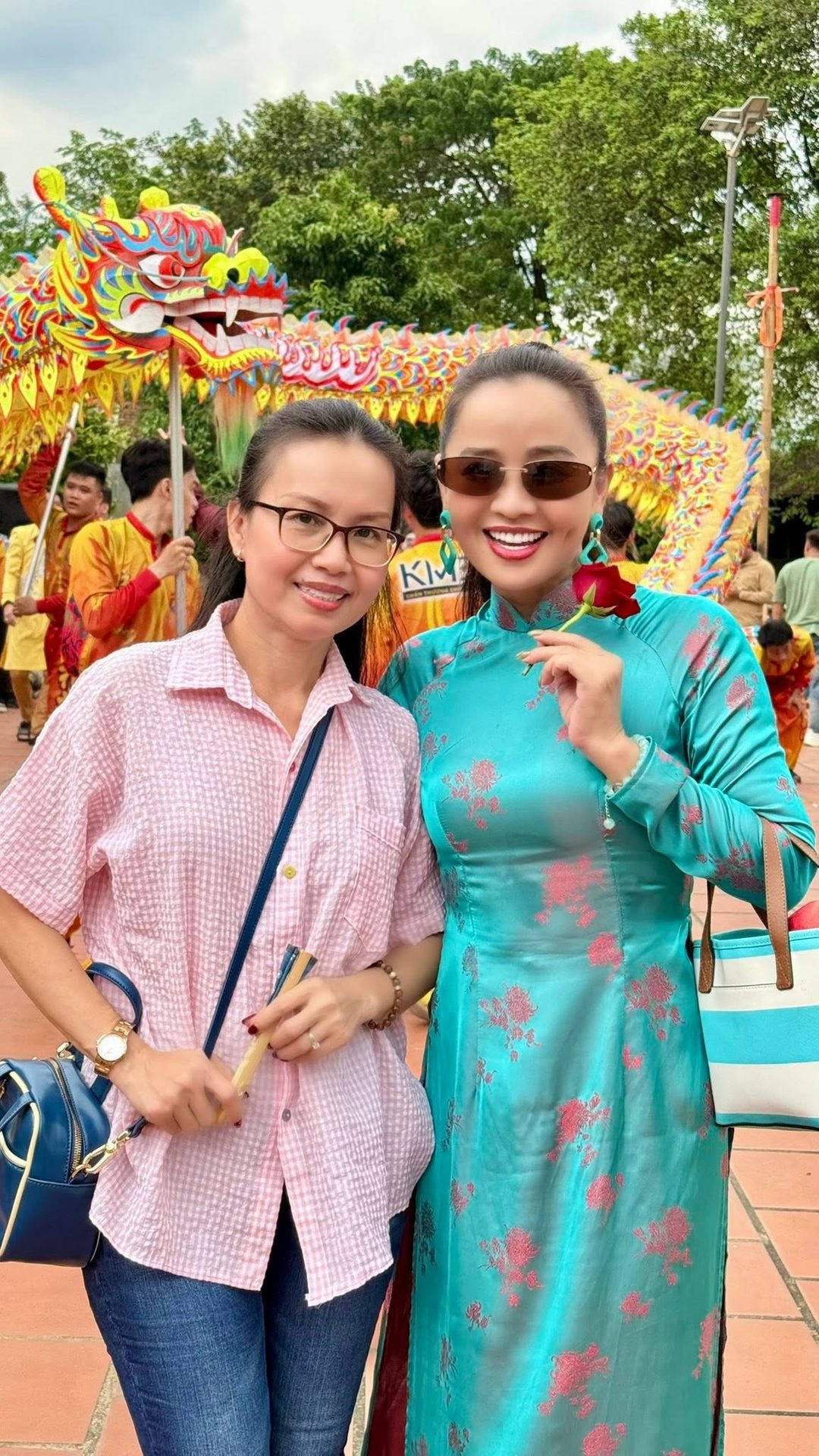 Các nghệ sĩ Việt tụ họp tại đền Thánh Tổ sân khấu