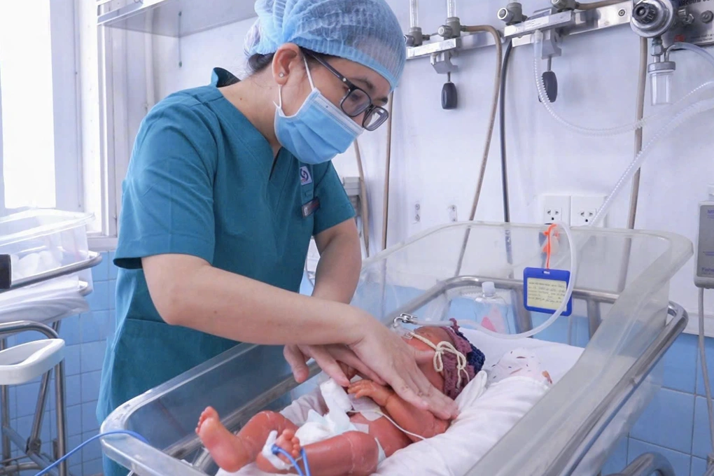 Vảy cá bẩm sinh ở trẻ sơ sinh: Nhận biết sớm để cứu làn da và hơi thở của con