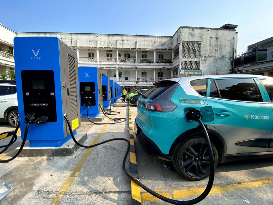 Những hiểu lầm về sạc xe điện đang kìm hãm hạ tầng công cộng