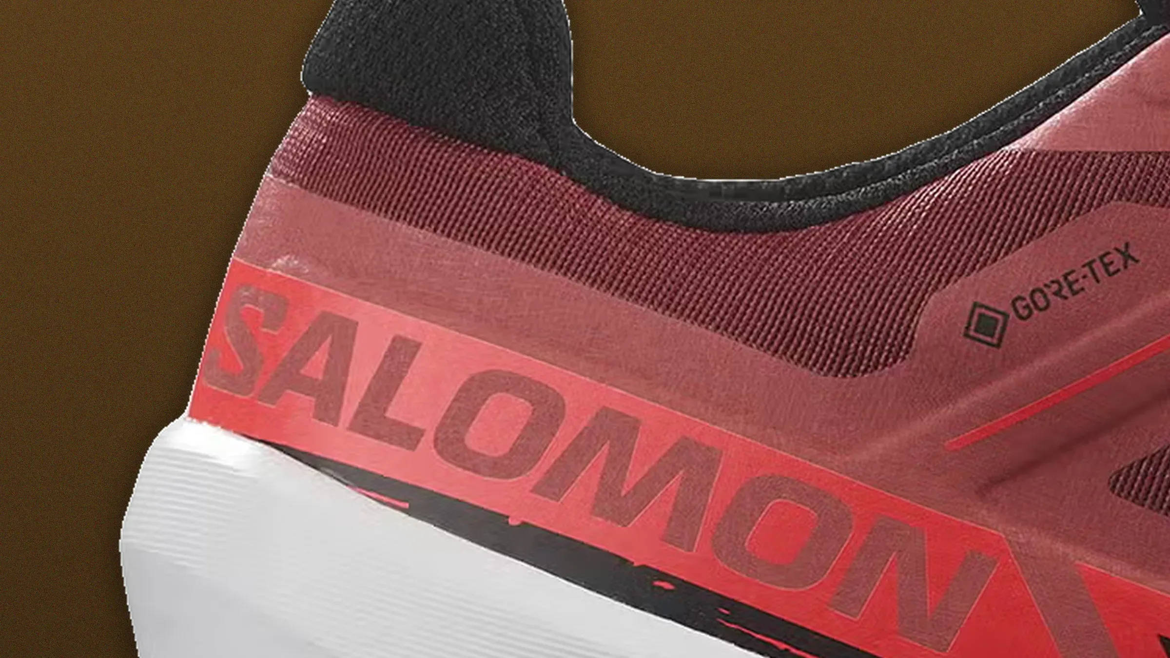 Salomon Speedcross 6 vs Nike Kiger 10: chọn giày trail sale nào cho địa hình khắc nghiệt?