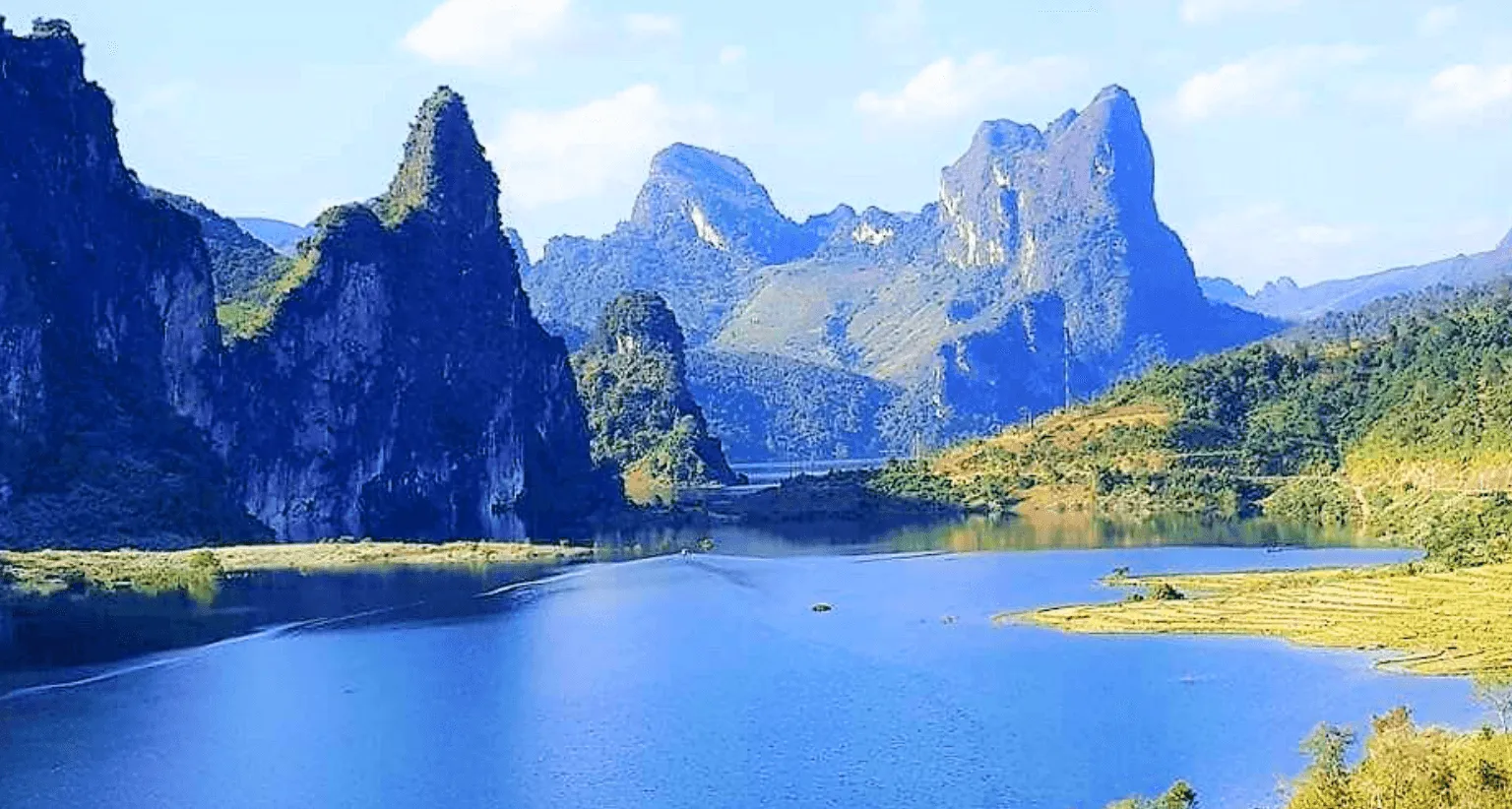 Điện mặt trời nổi khổng lồ: Việt Nam có đủ sức vượt Cirata và cạnh tranh khu vực?