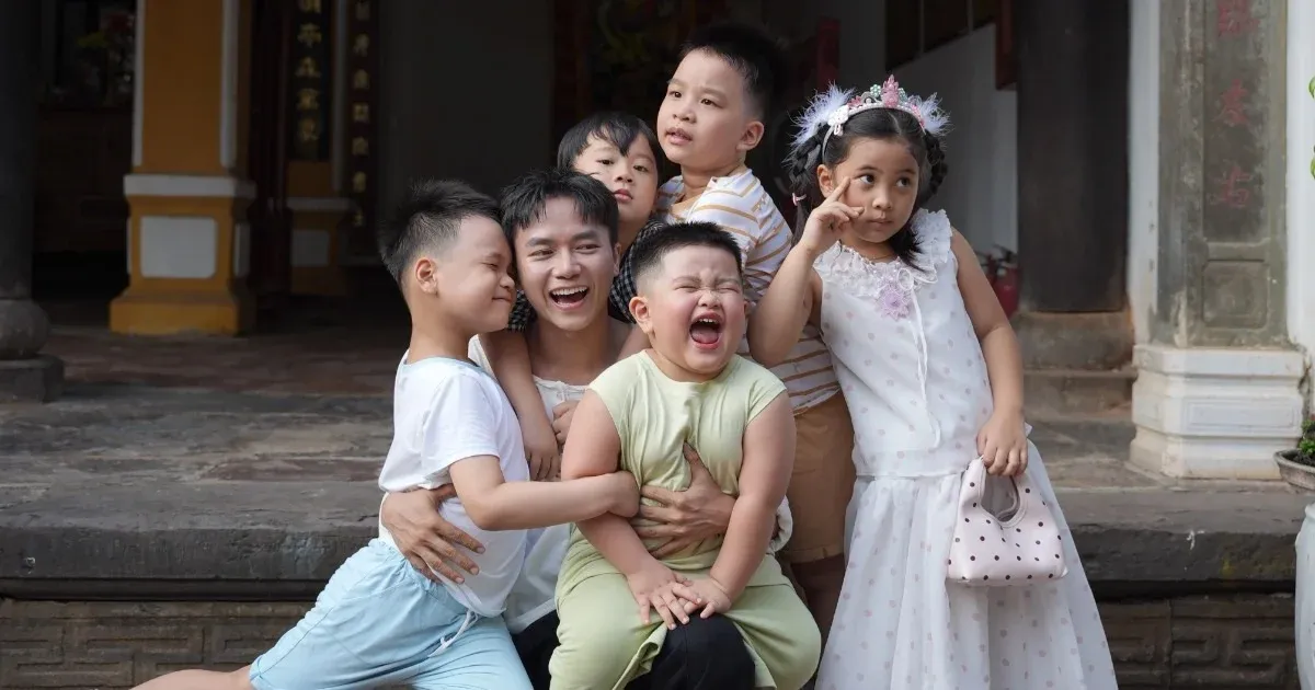 Khi ca sĩ trở thành cha: Những lựa chọn sau ánh đèn sân khấu