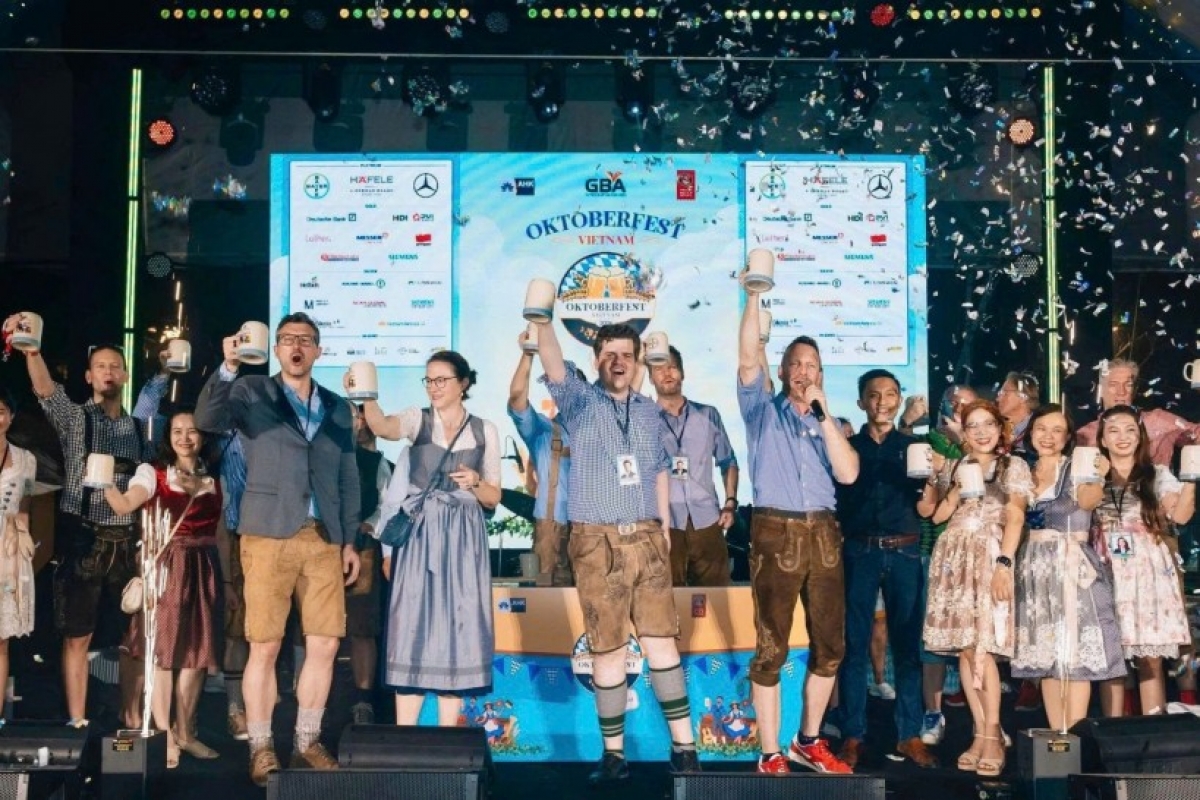 Oktoberfest khai mạc tại TP.HCM: lễ hội bia Bavaria và điểm hẹn kết nối Việt–Đức