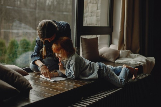 Cách cha mẹ đối xử hàng ngày định hình sự tự tin và nhân cách của con