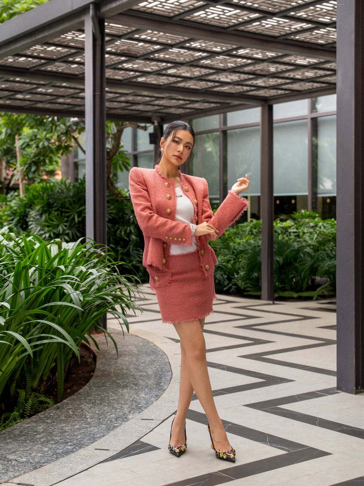 Sao Việt Khoe Tủ Đồ Hàng Hiệu Triệu Đô: Từ Balmain Đến Dolce & Gabbana