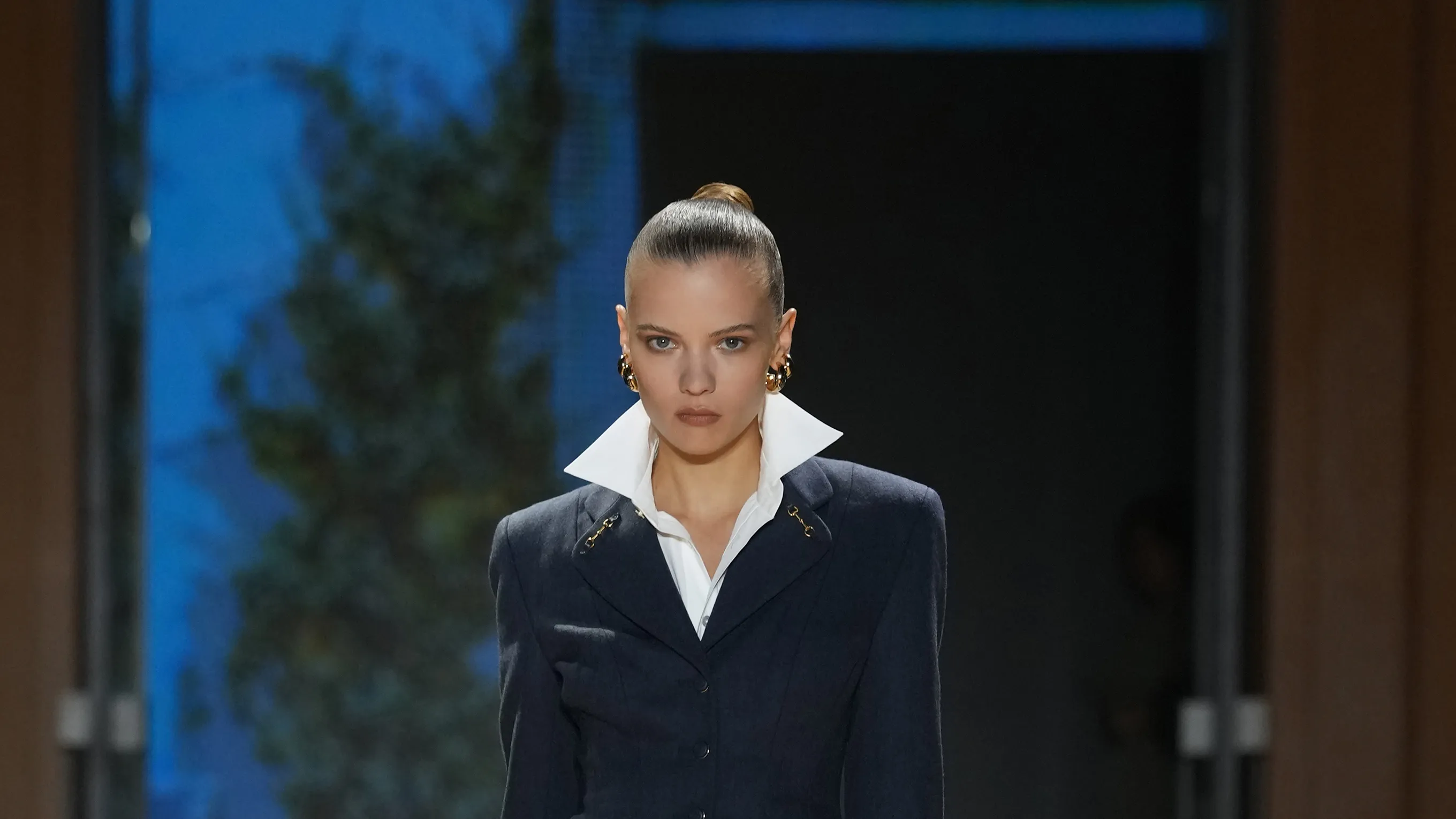 Gucci Xuân Hè: Khi Demna Tái Lập Bản Sắc Với Preppy Và Oversized