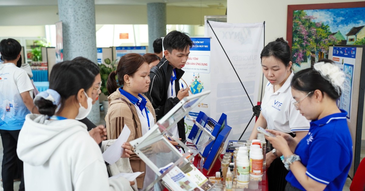 Sinh viên Mekong đưa AI vào đồng ruộng: Thay đổi từ gốc rễ