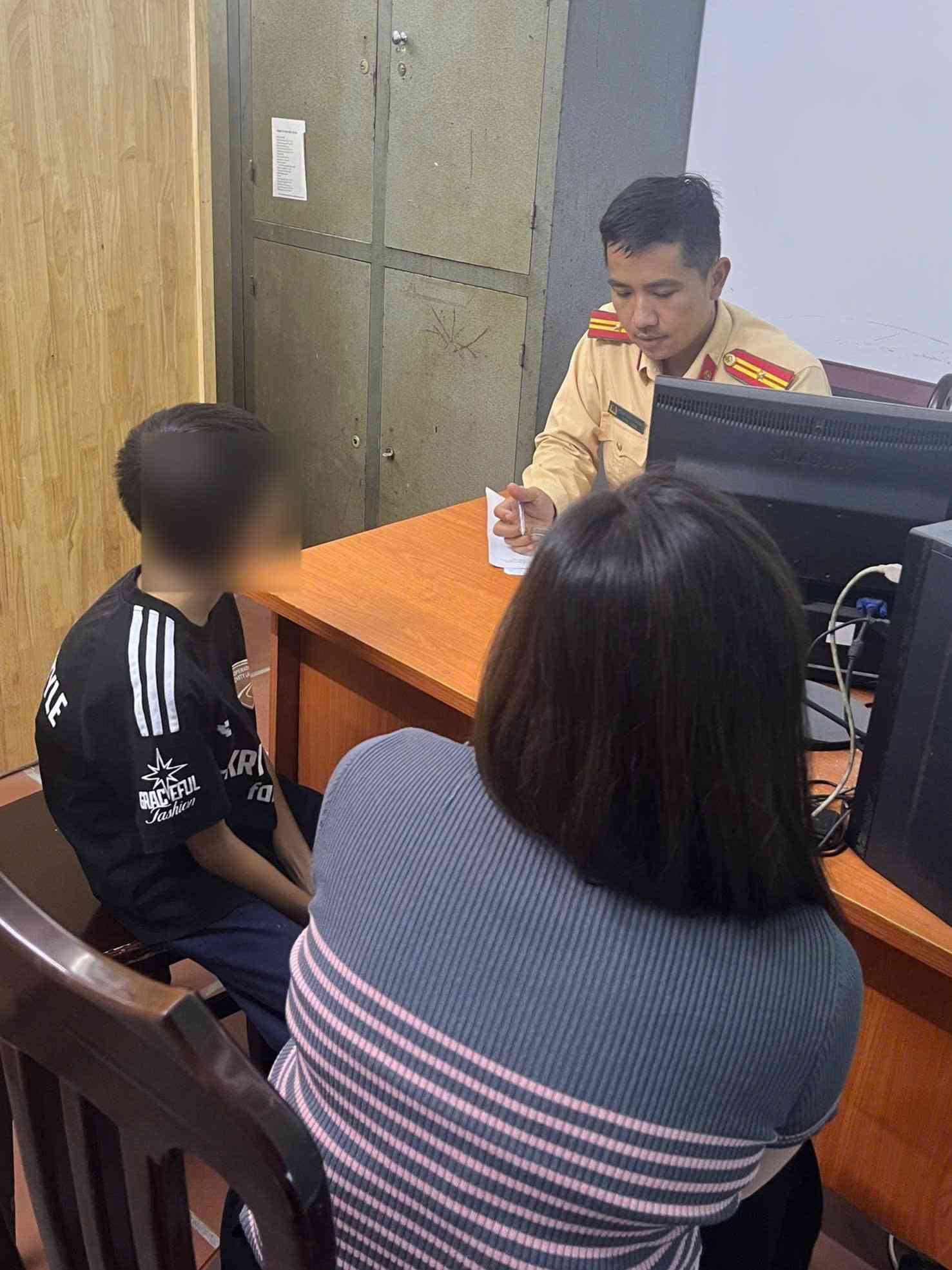 Camera AI và clip viral: Khi mạng xã hội thành công cụ giám sát giao thông