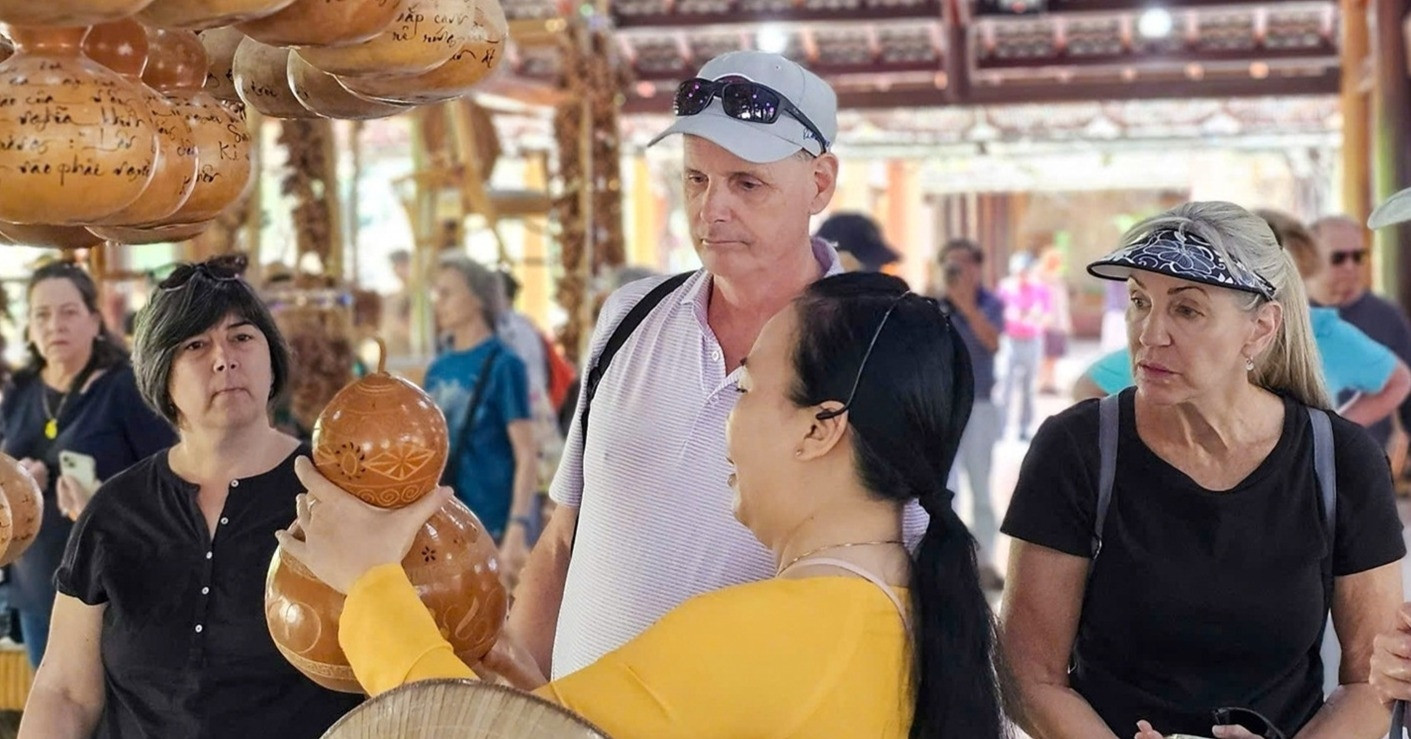 Khách Nga ồ ạt đổ về Việt Nam: Cú hích vàng cho Phú Quốc, Nha Trang, Đà Nẵng