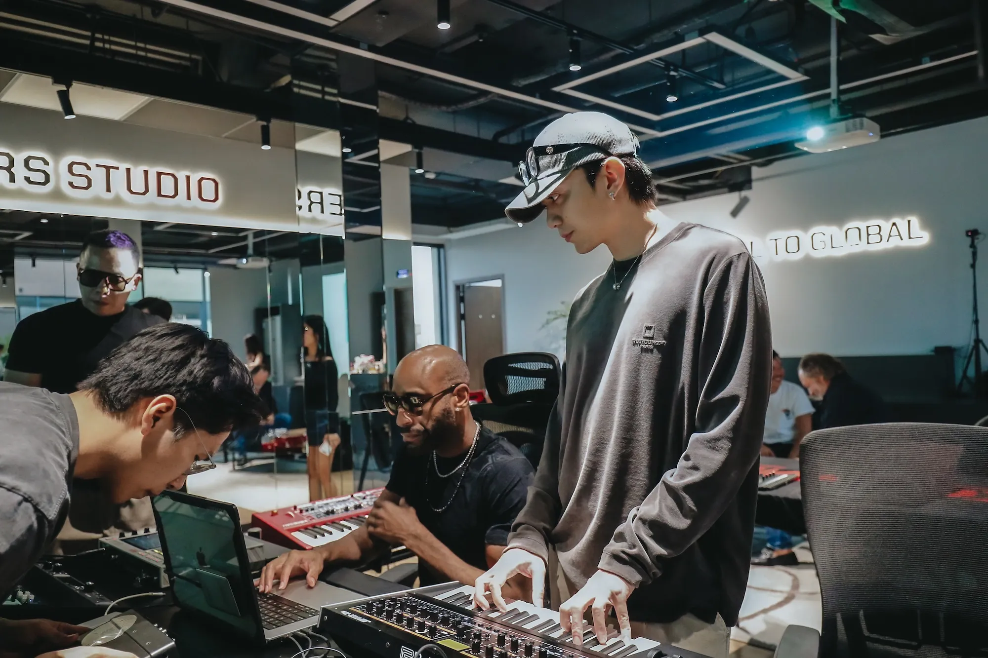 Soobin và nhà sản xuất Grammy: Bước ngoặt V-pop quốc tế