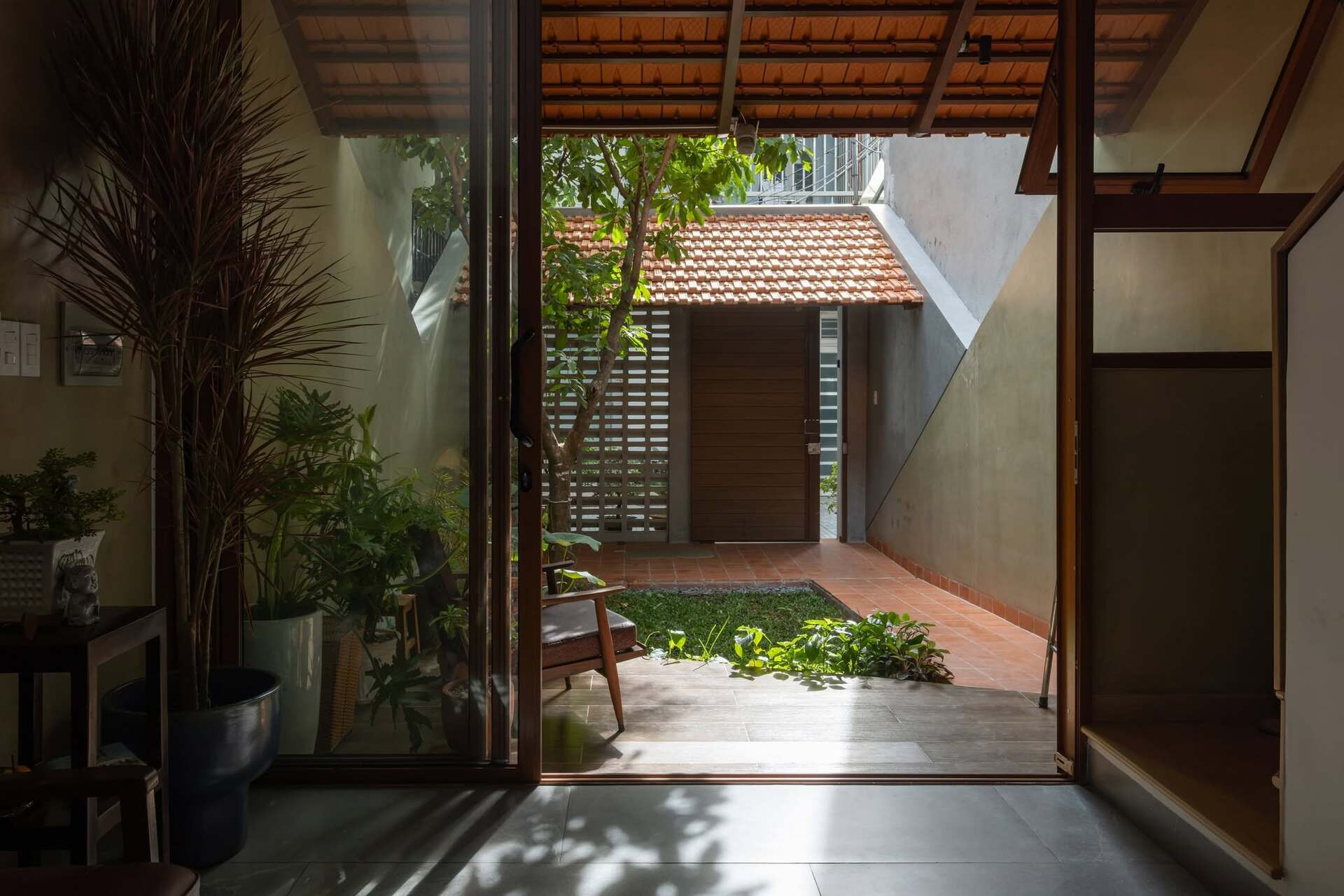 Những ngôi nhà độc đáo giữa phố thị và vườn cây