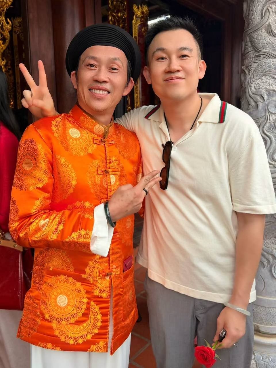 Các nghệ sĩ Việt tụ họp tại đền Thánh Tổ sân khấu