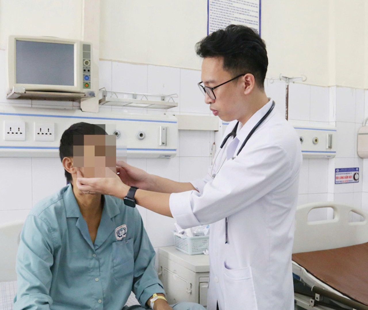 Tự uống thuốc nam chữa bệnh gan: Bài học cảnh báo từ một ca suy gan cấp