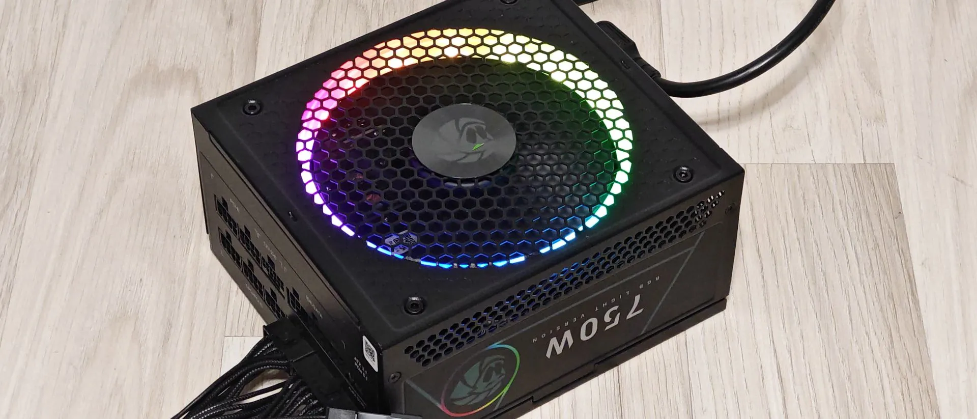 Nguồn Điện 1000W Cho PC Gaming: Chọn Gigabyte 1000GM PG5 Hay Gamemax RGB PRO 750G?